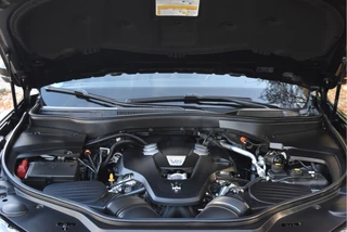 Maserati Levante 3.0 V6 AWD GranLusso 350 pk Facelift Driver ass.Pack 1 | Open dak | Harman/Kardon | Camera | Luchtvering | Carplay | Keyless | DAB | Full LED | 20" / 10