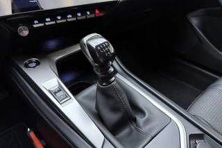 Peugeot 308 SW 1.2 PureTech Allure Pack Business | Apple carplay | Cruise control | Climate control | Navigatie | Lichtemetalen velgen | Camera | PDC | / 22