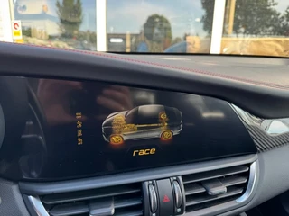 Alfa Romeo Giulia 2.9 V6 QUADRIFOGLIO Carbon pakket Sparco kuipstoelen Carplay Perfect onderhouden! / 47