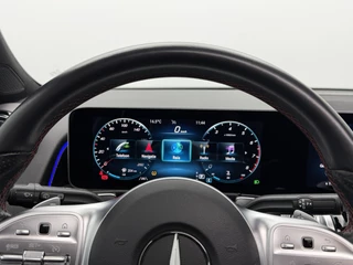 Mercedes-Benz GLB 200 Business Solution AMG Panoramadak | Camera | Full-Led | Sfeerverlichting | All-season / 19