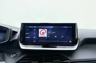 Peugeot e-2008 EV GT 54 kWh | Achteruitrijcamera | Dakrails | Cruise control | Climate control | Navigatie | Stof/lederen bekleding | 16" lichtmetalen velgen | Apple/Android carplay | 400km WLTP | 100% Elektrisch / 24