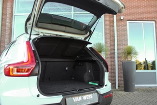 Volvo XC40 1.5 T2 Momentum Core | 1e eigenaar | NL auto | Navigatie | Cruise control | Bluetooth | LED | Parkeersensoren | Bluetooth | Botsherkenning | Rijstrooksensor / 30