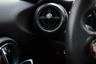 MINI 5-Deurs 1.5 Cooper Business Edition | CLIMA | STOELVERWARMING | DAB | APPLE | MOONWALK GREY / 32