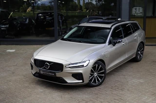 Volvo V60 T6 AWD Plus Dark / 2