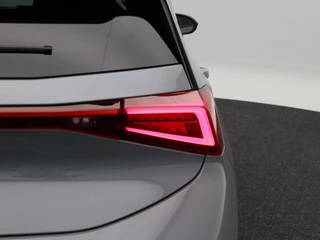 CUPRA Born Performance One 62 kWh 204 Pk | Stoel/Stuurverwarming | Camera | Adaptive Cruise | Navigatie | 18 Inch | 66.591 Km !! / 16