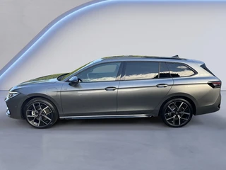 Volkswagen Passat Variant 1.5 eHybrid R-Line Edition 272pk / 5 JR Garantie / Pano / Leer / Trekhaak / H-K / Hud / Keyless / 360 / 9