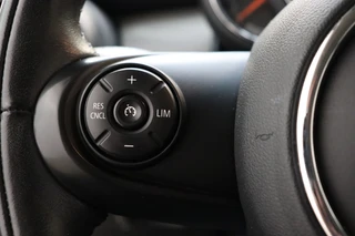MINI Cooper Hatchback Business 3 deurs  / Navigatiesysteem / Airconditioning / Cruise Control / Bluetooth / Audio / 15 Inch / Elektrisch Pakket / 28