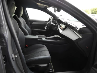 Peugeot 308 1.2 Hybrid 136 e-DCS6 GT | Demo | Automaat | Keyless entry & start | Led verlichting | 18 inch Lichtmetalen velgen | Navigatie | Adaptive cruise control | Rondom camera | Regensensor / 12