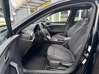 SEAT Leon Sportstourer 1.5 eTSI FR Business Intense 150 PK Schuif-Kantel Dak | NL-Auto | Camera | Beats Audio | Virtual Cockpit / 7