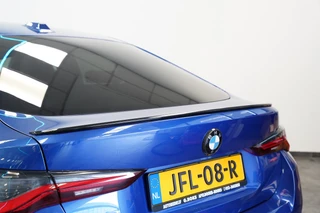 BMW 4 Serie Gran Coupé M440i xDrive High Executive  ACC Opendak Wide Screen Head-up H&K Trekhaak Carbon Laser Light Portimao Blue! / 36