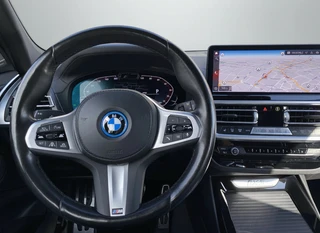 BMW iX3 M Sport High Executive 80 kWh | 1e eigenaar | dealer onderhouden | panoramadak | leder interieur | SOH accu 99.5% / 25