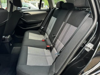 BMW X1 DRIVE20i CHROME LINE | AIRCO | NAVIGATIE | CRUISE | PDC | VELGEN | TREKHAAK | NAP / 21