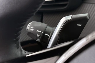 Peugeot 208 1.2 Hybrid 100 e-DCS6 Allure / 33