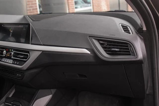 BMW 1-serie 116d F40 Executive Edition | 1e eigenaar | NL Auto | HiFi audio | DAB | LED | Apple Carplay | Rijstrooksensor | Cruise control | Climate control | Sportstuur | Active Guard Plus / 36