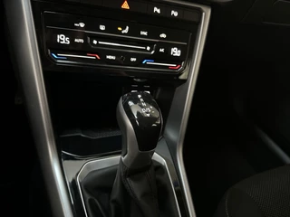 Volkswagen T-Roc 1.5 TSI 150pk DSG Life Navigatie Trekhaak Parkeersensoren App-Connect DAB+ / 18