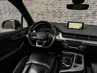 Audi Q7 3.0 TFSI quattro S-Line Panoramadak B&O Advanced Nachtzicht Luchtvering Leder ACC HUD Virtual Cockpit Soft-Close Achterasbesturing Trekhaak 21" / 16