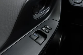 Toyota Yaris 1.5 Hybrid Aspiration | Navigatie | Achteruitrijcamera | Climate Control | Cruise control | Verw. buitenspiegels / 21