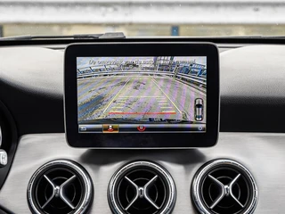 Mercedes-Benz CLA-klasse 180 Business Solution AMG Night Upgrade | Panoramadak | Camera | Apple CarPlay/Android Auto | LED | Navigatie| Stoelverwarming | 18" / 31