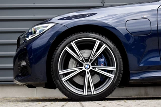 BMW 3 Serie 330e M Sport Individual  | 19'' Wielen | Lederen Bekleding | CarPlay | Audio Media Pack | 1e Eigenaar | / 36