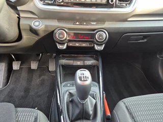 Kia Stonic 1.0 T-GDi MHEV DynamicPlusLine | Cruise Control | Climate Control | Stoelverwarming | Stuurverwarming | Navigatie | Camera | Privacy Glass | / 21