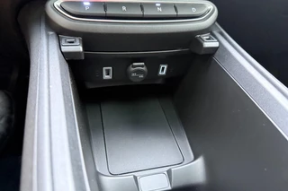 Jeep Avenger 1.2 e-Hybrid 110pk Black Edition | 8 Jaar Fabrieksgarantie | Panoramadak | Keyless | Navigatie | JBL audio | Elektrische kofferklep | Adaptieve cruise control | Stoelverwarming / 30