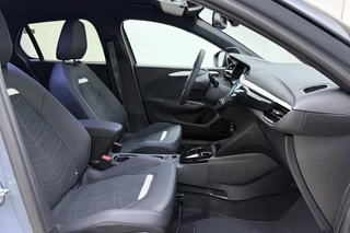 Opel Corsa 1.2 Turbo 145pk Automaat Hybrid Ultimate | DEMO | Tot 8 jaar garantie | Navigatie | Climate control | Stoelverwarming | Keyless Entry | Camera | Parkeersensoren | Alcantara bekleding | Zwart dak | 17" Lichtmetalen velgen / 11