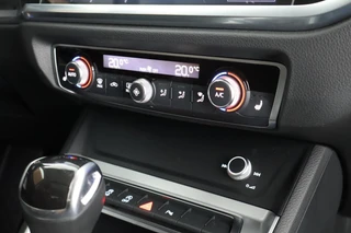 Audi Q3 35 TFSI 150pk Business Edition Trekhaak Camera Stoelverwarming LED Virtual Cockpit Navigatie Panoramadak / 33