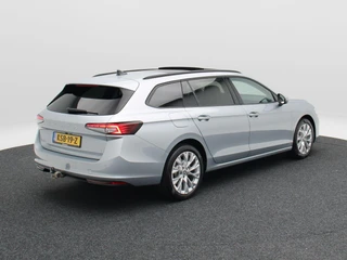 Skoda Superb Combi 1.5 TSi 204 Pk PHEV Edition | Panoramadak | Stoelverwarming | Camera | Trekhaak | Adaptive Cruise | 17 Inch | 23.131 Km !! / 4