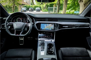Audi A6 Avant 55 TFSI e Quattro S Line  Full Black Matrix Led Panorama 21" ACC Trekhaak / 9