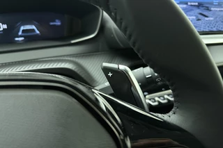 Peugeot 208 1.2 Hybrid e-DCS6 Allure 110 PK | Automaat | Vision & Navigation Pack | Metaallak | Parkeersensor | Camera | Licht Metalen Velgen | Nieuw uit voorraad | Direct leverbaar / 23