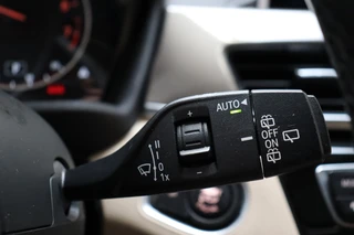 BMW X1 xDrive25i High Executive xLine Automaat  / Navigatiesysteem Plus / Driving Assistant Plus / Trekhaak / Panoramadak / Park Assistant / Leder / Park Assistant / AWD / 18 Inch / Head-Up Display / Stoelverwarming / Hifi / Parkeersensoren / Climate Control / LED / 42