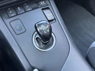 Toyota Auris 1.8 Hybrid Executive / 19