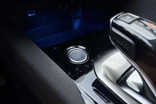Peugeot 3008 1.6 e-THP Allure Automaat | Trekhaak | Electrische achterklep | Keyless | Lichtmetalen velgen | Dakdragers | Camera / 32