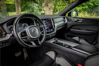 Volvo XC60 2.0 Recharge T8 AWD R-Design  Crystal Parelmoer Harman Kardon Memory Camera / 6