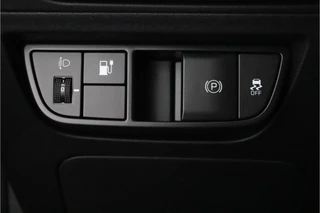 Kia EV6 Light Edition 63 kWh - SOH 99,7%  - Navigatie - Adaptive Cruise Control - Stoel/Stuur verwarming - Apple Carplay/Android Auto - Fabrieksgarantie tot 02-2032 / 21