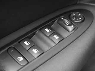 Citroen C4 1.2 PureTech Tendance | 130PK | Navigatie | Climate control | Extra getint glas | Lichtmetalen velgen | Cruise control | Trekhaak | Automatische verlichting | Regensensor | / 15