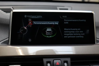 BMW X1 xDrive25i High Executive xLine Automaat  / Navigatiesysteem Plus / Driving Assistant Plus / Trekhaak / Panoramadak / Park Assistant / Leder / Park Assistant / AWD / 18 Inch / Head-Up Display / Stoelverwarming / Hifi / Parkeersensoren / Climate Control / LED / 32