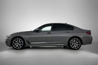 BMW 5-serie 545e xDrive M Sport | Camera | Adaptive Cruise | Stoelverwarming | / 4