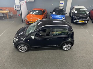 Volkswagen Up! 1.0 cross up! BlueMotion/ Nederlandse auto/ 5 deurs/ Parkeersensoren voor en achter/ Bluetooth / Airco / 37
