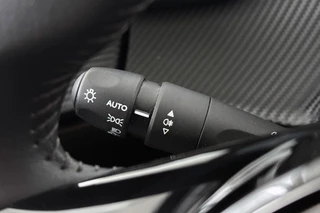 Peugeot 208 1.2 PureTech Allure Pack Stoelverwarming Keyless Adaptieve Cruise Control Apple CarPlay / 36