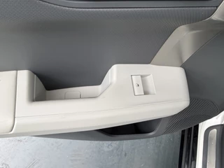 Kia EV3 GT-Line Business Edition 81.4 kWh  - Navigatie - Achteruitrijcamera - Apple & Android Carplay - Nieuw uit voorraad leverbaar / 35