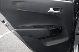 Kia Picanto 1.0 DPI DynamicLine  - Achteruitrijcamera - Navigatie - Airco - Cruise Control - Apple Carplay / Android Auto - Fabrieksgarantie tot 05-2031 / 40