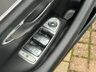 Mercedes-Benz E-Klasse 200 BUSINESS Solution Automaat 19 Inch Trekhaak / 30