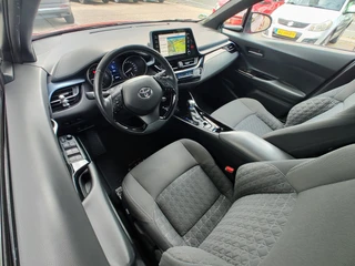 Toyota C-HR 1.8 HYBRID DYNAMIC  Dodehoekdetectie | Stoelverwarming | Adaptive Cruise / 14