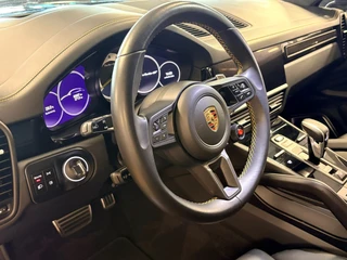 Porsche Cayenne Coupé 4.0 Turbo GT 641pk / Carbon dak / carbon pakket / 22inch / keramisch / dealer onderhouden / 16