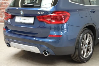 BMW X3 xDrive20i High Executive xLine Automaat  / Navigatiesysteem Professional / Panoramadak / Trekhaak / Leder / Parkeersensoren voor+achter / 19 Inch / Sportstoelen / LED / Stoelverwarming / Climate Control / 6