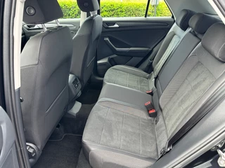 Volkswagen T-Roc 1.5 TSI 150pk DSG Style Carplay | Camera | Keyless | Elek. Achterklep | Rijklaar incl. garantie / 23