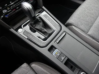 Volkswagen Passat Variant 1.5 TSI Business Automaat | Adaptive Cruise | Stoelverwarming | CarPlay | Trekhaak / 18