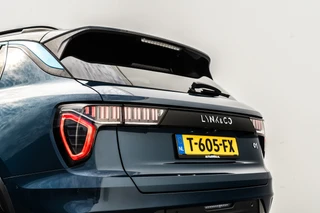 Lynk & Co 01 1.5 Plug-in Hybrid 262 Pk Zwarte hemel | Panoramadak | 75 km Elektrisch | 360 Camera | NL Auto | 20 inch. LMV | 1e Eigenaar / 52