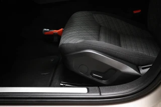 Volvo V60 2.0 B3 Essential | PARK ASSIST PACK | CLIMA | DAB | APPLE | CAMERA / 26